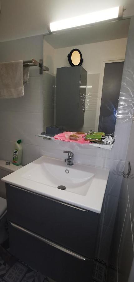 Apartment Les Pieds Dans L'eau Sur L'ile Du Frioul Marseilles